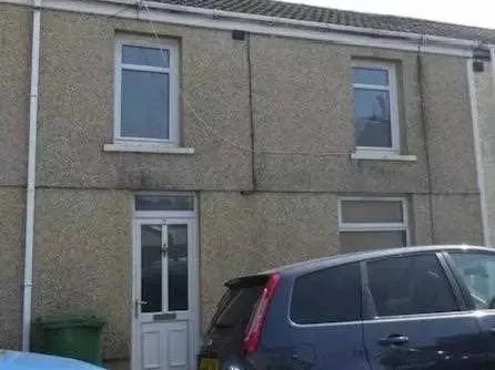 2 bed terraced house £127 pw