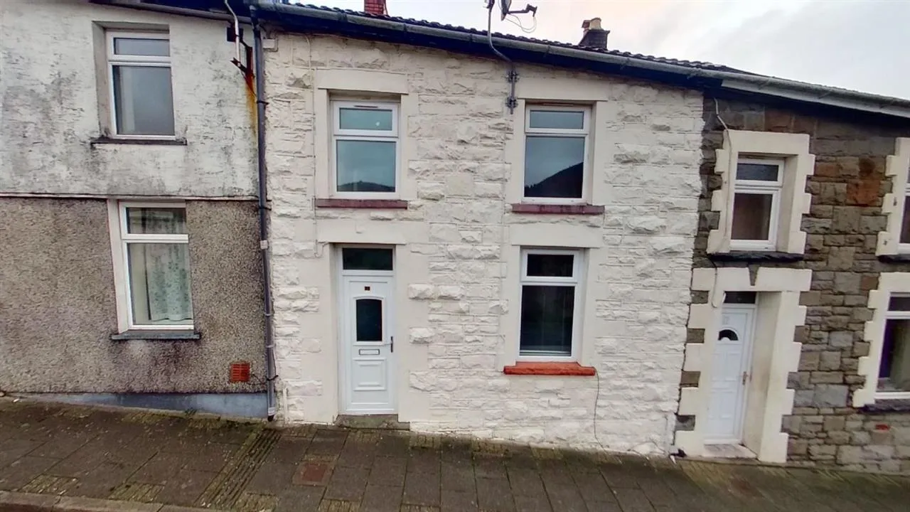 3 bed terraced house to rent £660 pcm